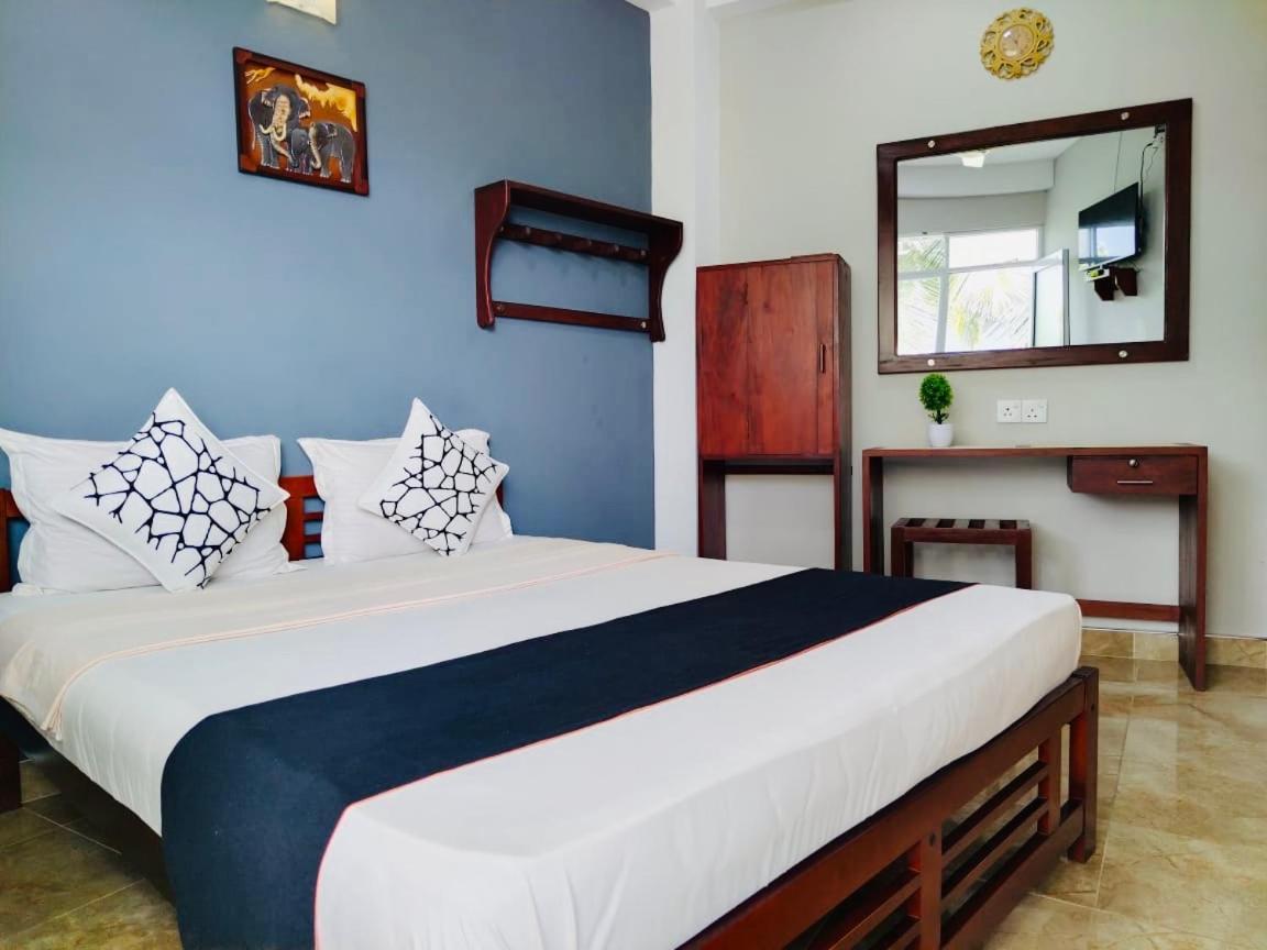 Mountain View Hotel Канди Екстериор снимка