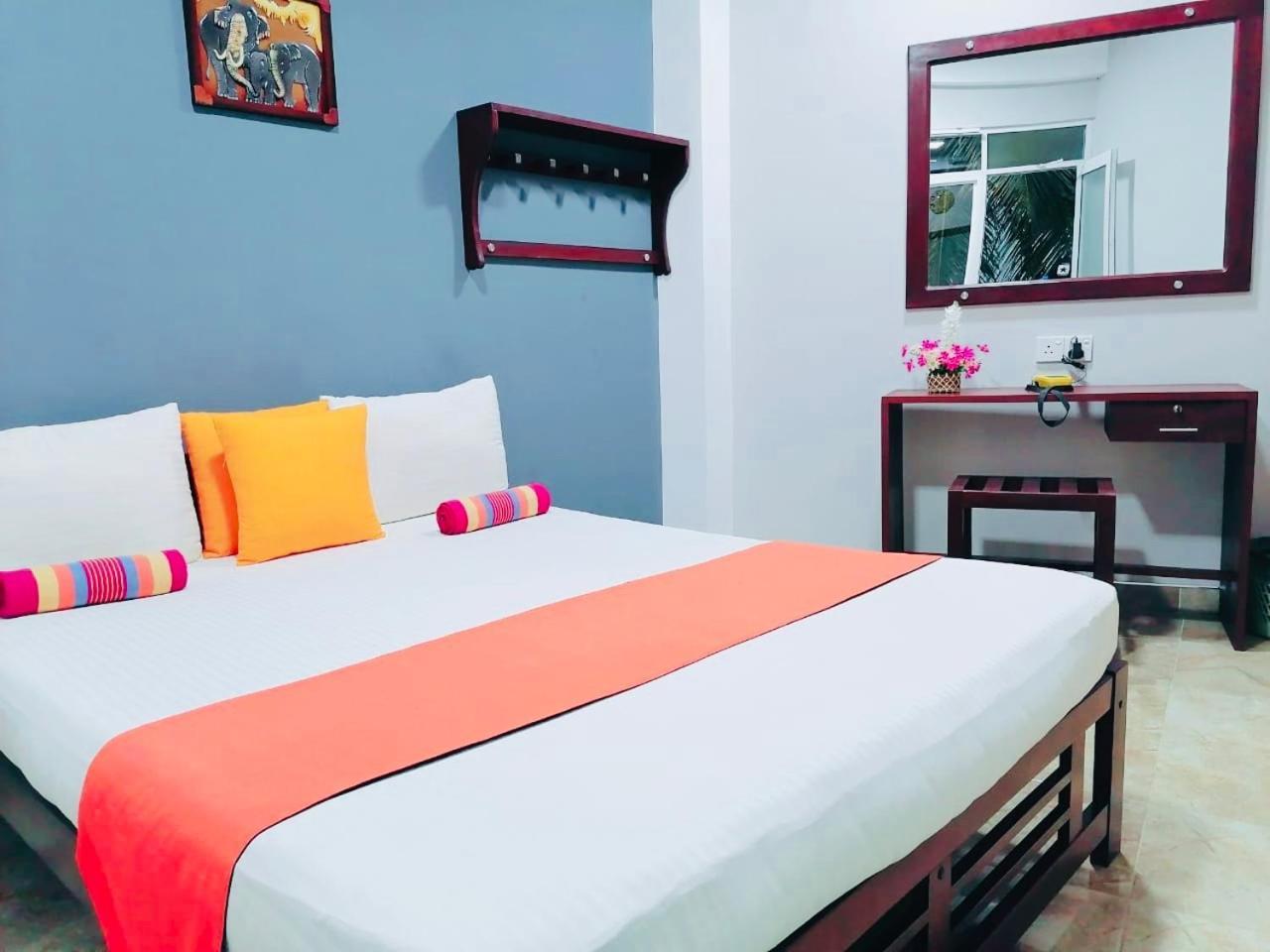 Mountain View Hotel Канди Екстериор снимка