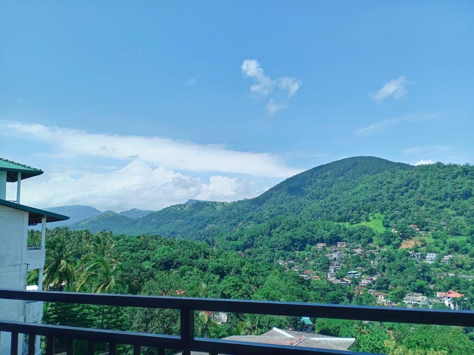 Mountain View Hotel Канди Екстериор снимка
