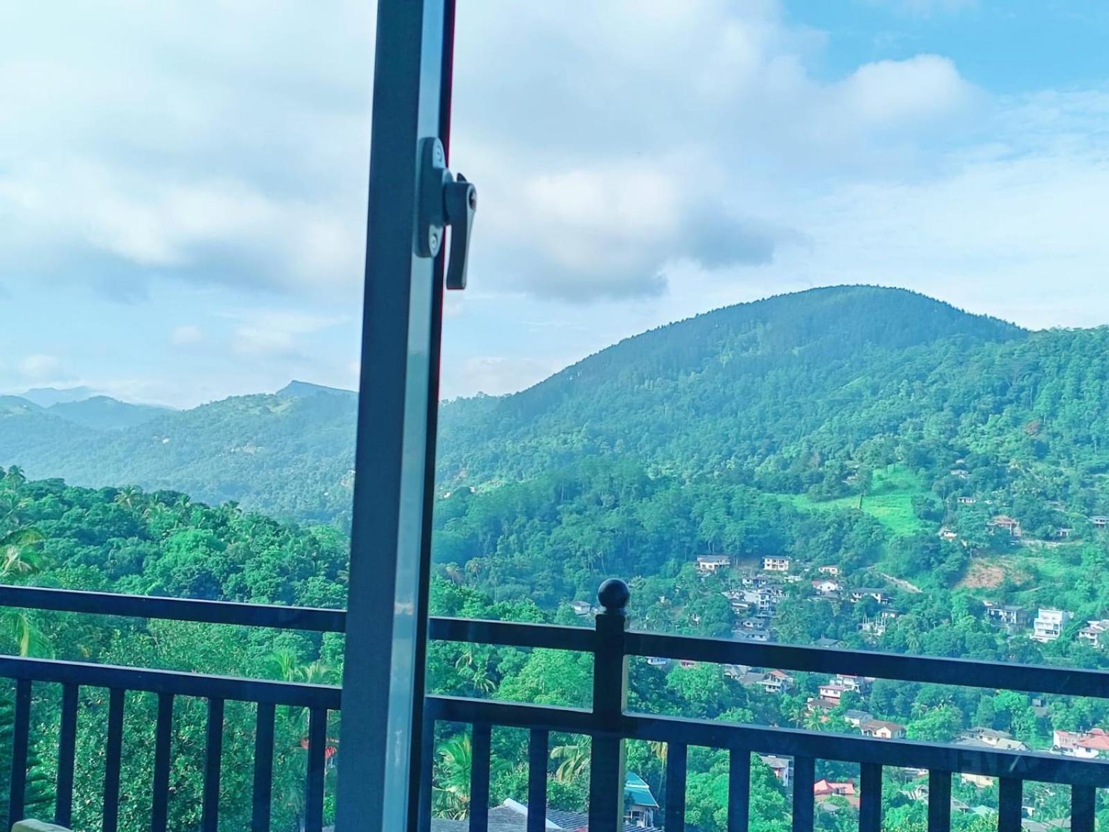 Mountain View Hotel Канди Екстериор снимка