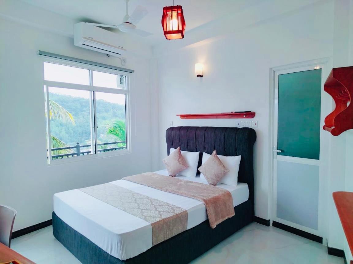Mountain View Hotel Канди Екстериор снимка