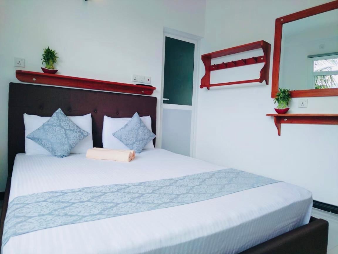 Mountain View Hotel Канди Екстериор снимка